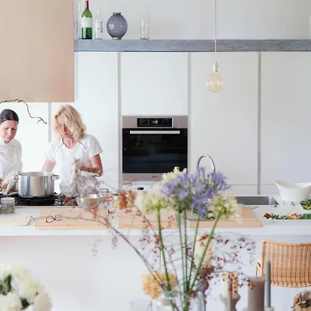 Pure White Luxury - Bymyhomeincomo Lejlighed