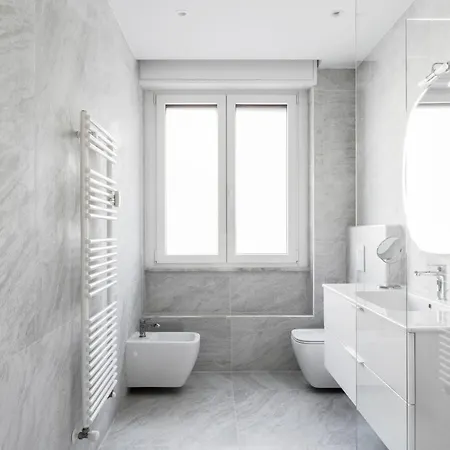 Pure White Luxury - Bymyhomeincomo Lejlighed Como