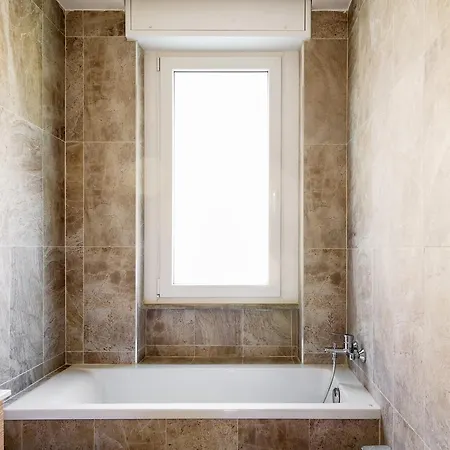 Apartment Pure White Luxury - Bymyhomeincomo Como